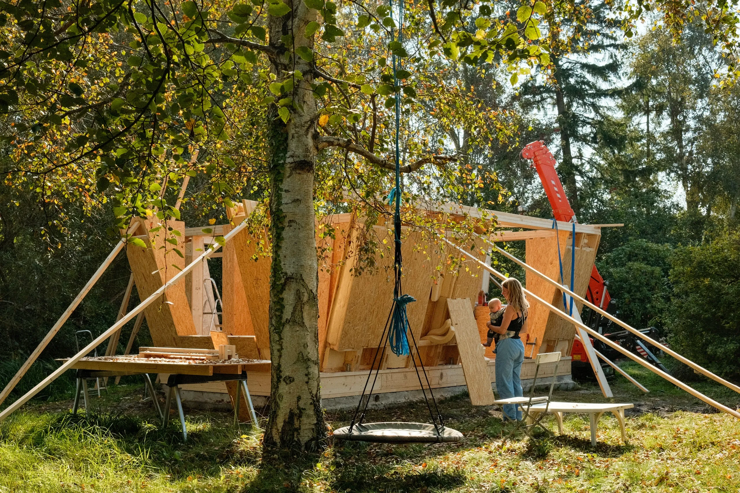 The house being assembled from the modules